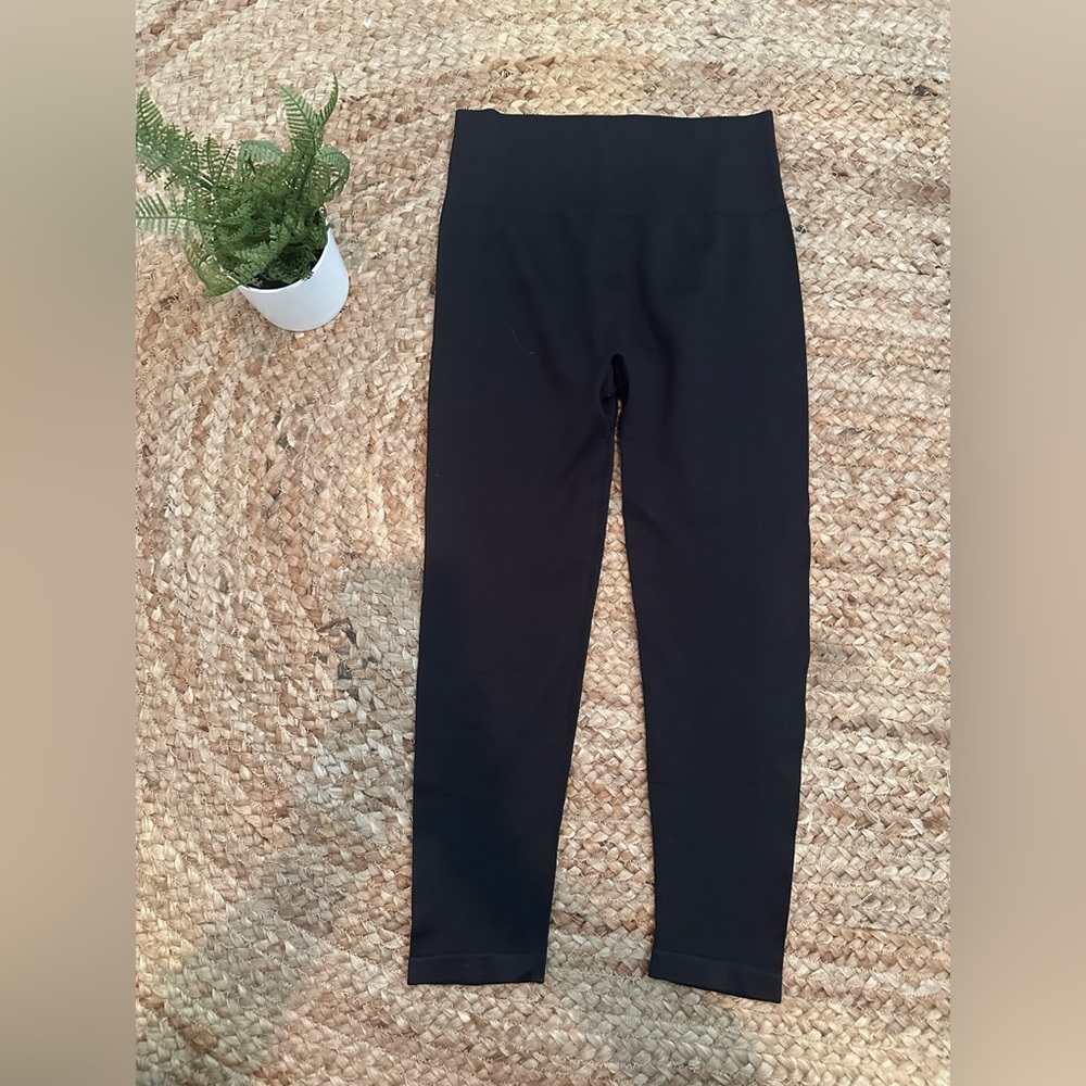 BLACK RIBBED FULL LENGTH LEGGINGS